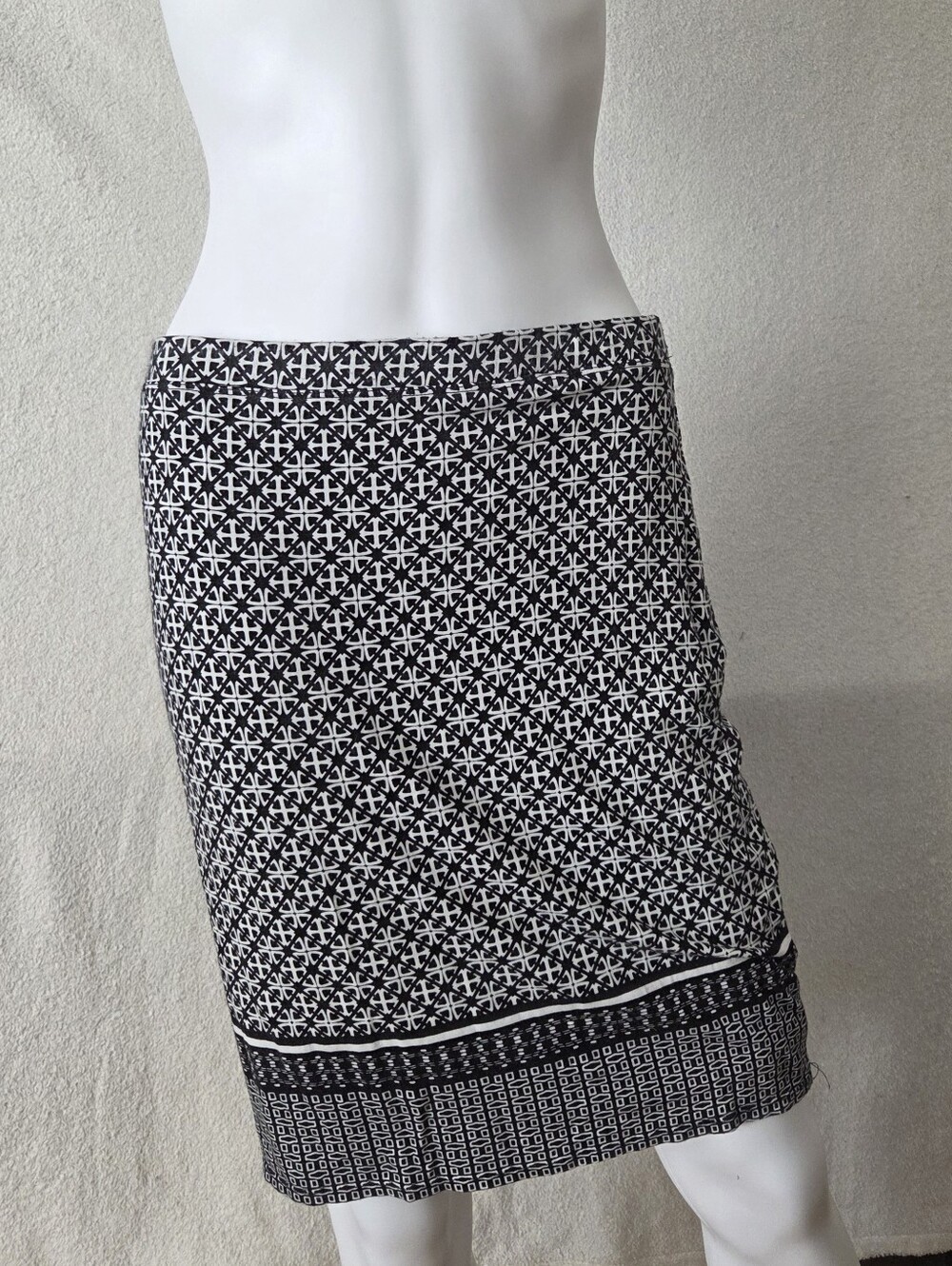 Max Studio Black and White Geometric Midi Skirt